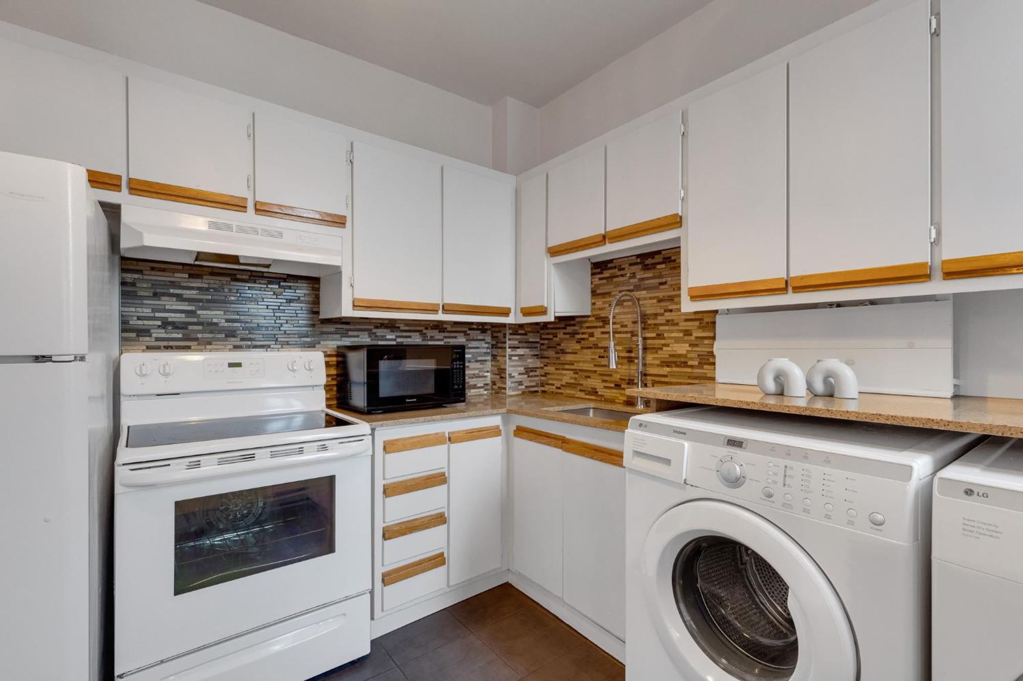 Liv Mtl Avenue Aparthotel Монреал Екстериор снимка